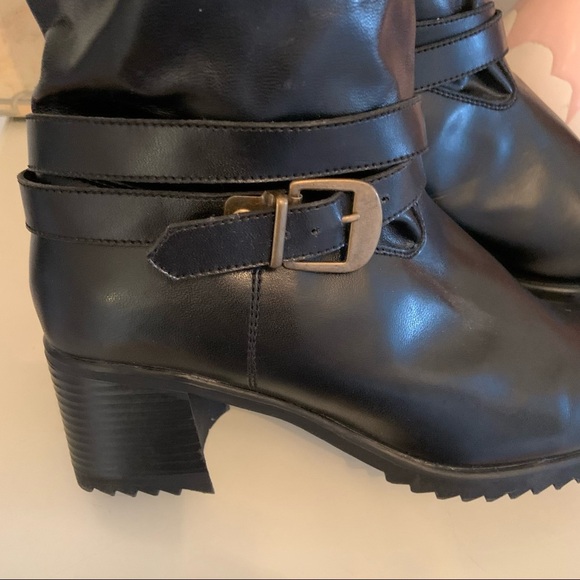 Aqua Resistant black boots with back laces size 7 - Picture 2 of 10